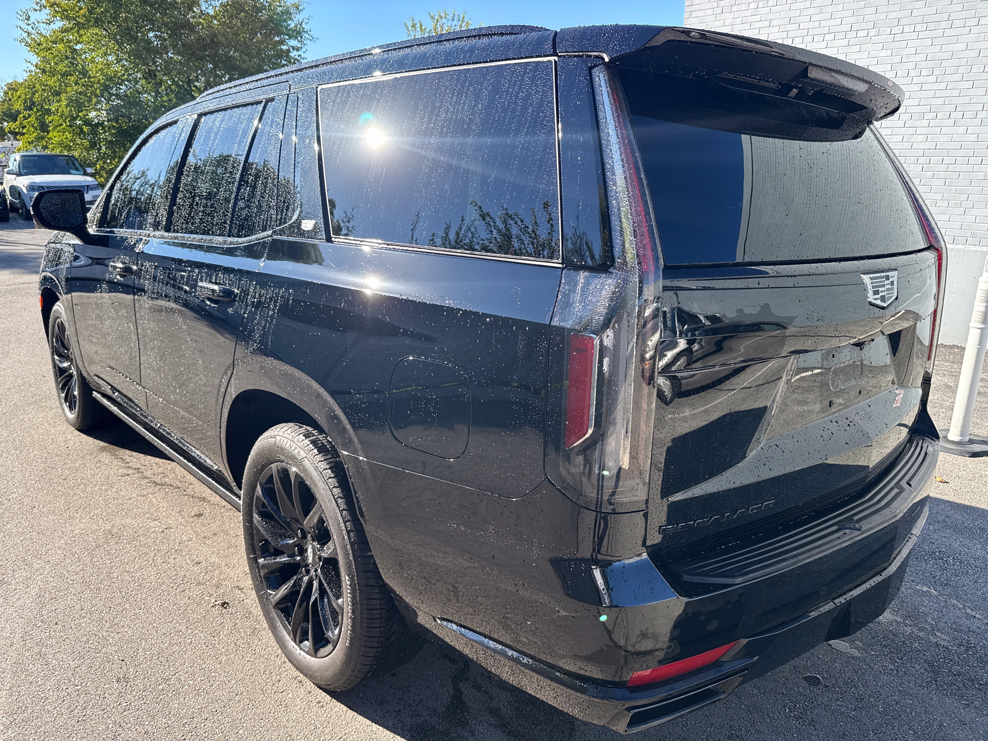 Used 2023 Cadillac Escalade Sport w/ LPO, ONYX Package AWD/4WD image 3