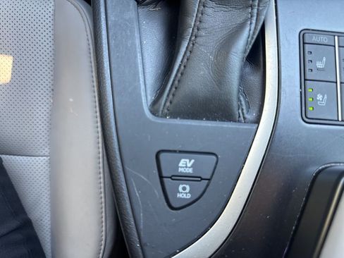 Used 2023 Lexus UX 250h FWD w/ Accessory Package (Z2) image 22