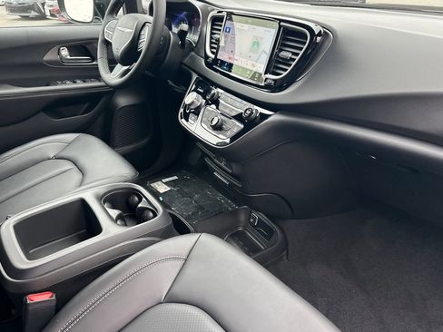 New 2026 Chrysler Voyager LX image 17