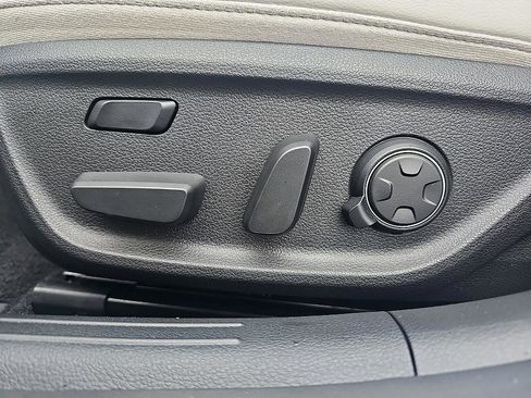 Used 2025 Genesis G70 3.3T Advanced image 16