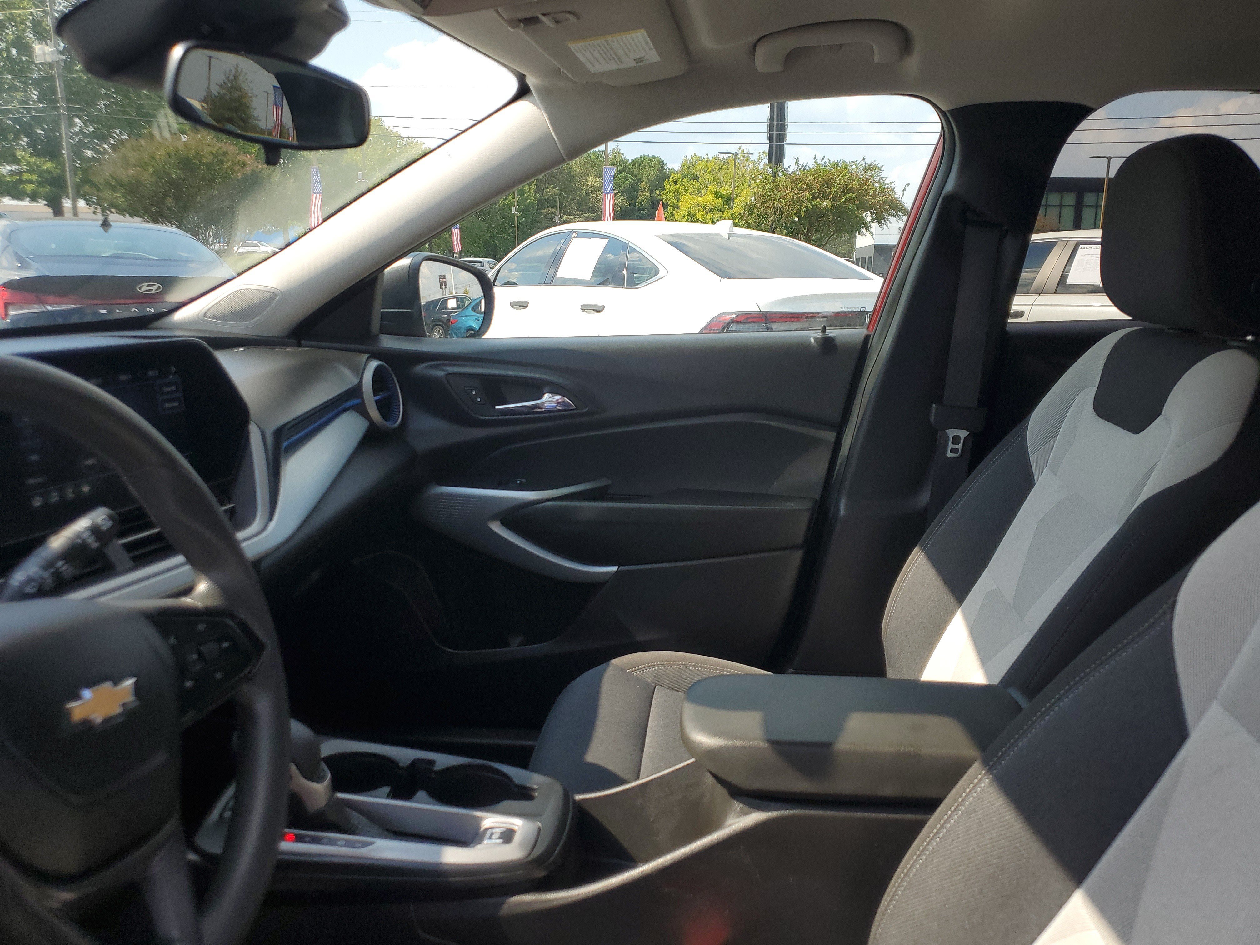 Used 2025 Chevrolet Trax LS FWD image 17