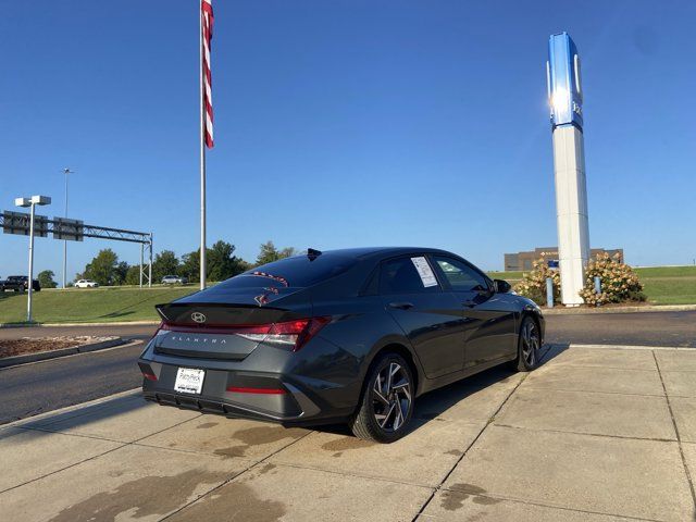 Used 2025 Hyundai Elantra Sport FWD image 11