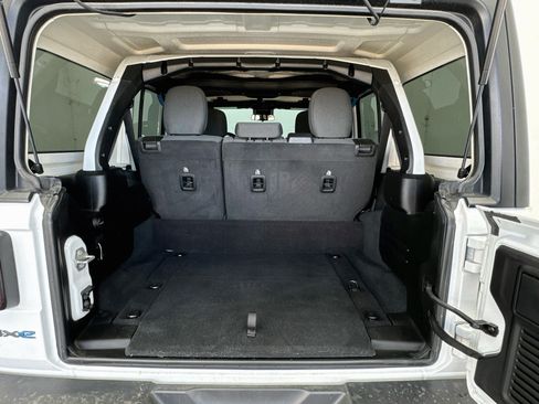 Used 2024 Jeep Wrangler Unlimited AWD/4WD image 17