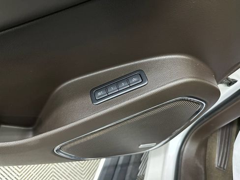 Used 2018 GMC Yukon Denali w/ Denali Ultimate Package AWD/4WD image 12