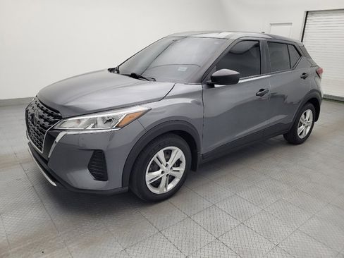 Used 2021 Nissan Kicks S image 2