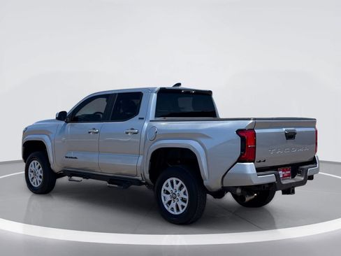 Used 2025 Toyota Tacoma SR5 AWD/4WD image 3