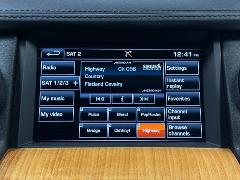 Used 2015 Land Rover LR4 HSE LUX image 39