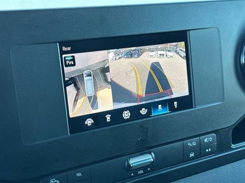 Used 2024 Mercedes-Benz Sprinter 2500 image 17