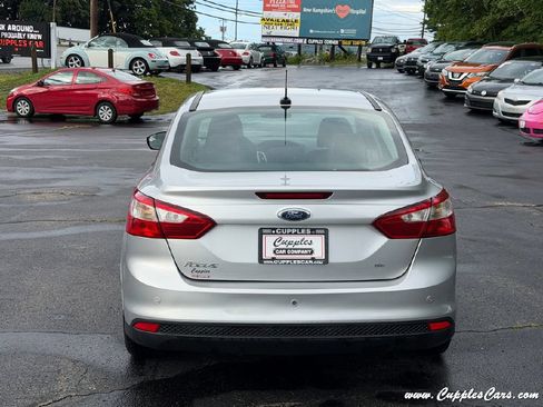 Used 2014 Ford Focus SE FWD image 27