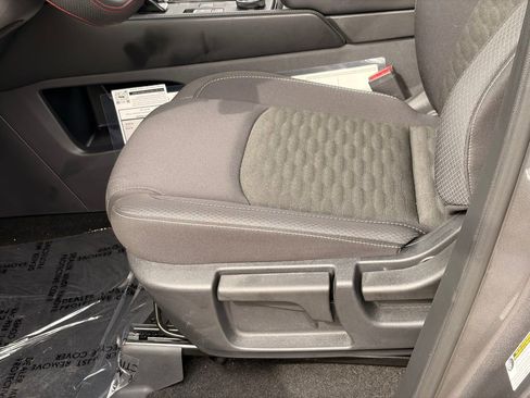 Used 2025 Nissan Pathfinder S AWD/4WD image 28