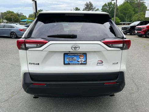 Used 2022 Toyota RAV4 XLE Premium FWD image 5