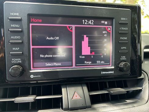 Used 2020 Toyota RAV4 XLE FWD image 24