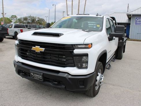 Used 2025 Chevrolet Silverado 3500 W/T image 3