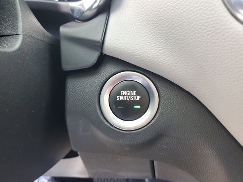 Used 2023 Chevrolet Equinox LT image 23