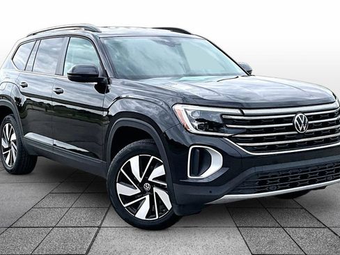 Used 2024 Volkswagen Atlas SE FWD image 2