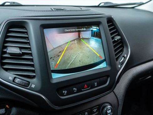 Used 2023 Jeep Cherokee Altitude Lux AWD/4WD image 17