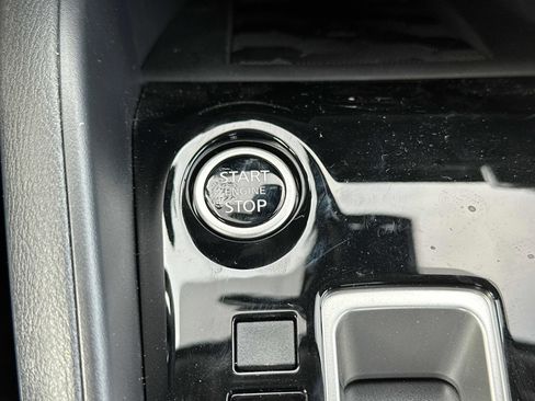 New 2025 Nissan Versa SR w/ Trunk Package image 16