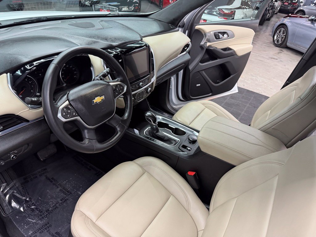 Used 2022 Chevrolet Traverse LT w/ LT Premium Package FWD image 32
