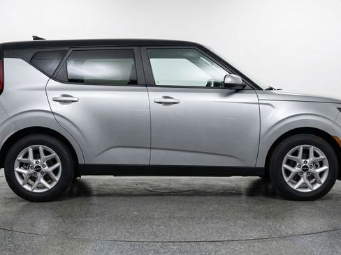 Used 2025 Kia Soul LX w/ LX Technology Package image 11