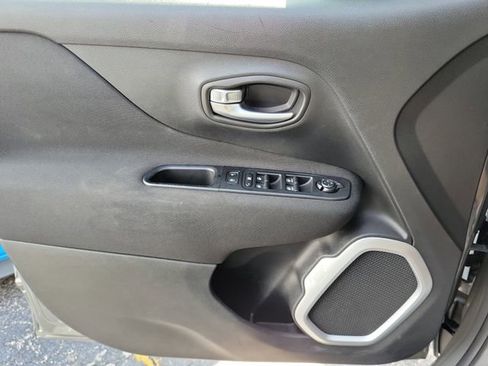 Used 2019 Jeep Renegade Sport image 28