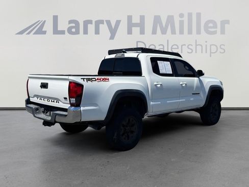 Used 2018 Toyota Tacoma TRD Off-Road AWD/4WD image 5