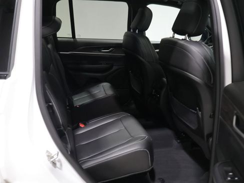 Used 2024 Jeep Grand Cherokee Limited w/ Black Appearance Package AWD/4WD image 20