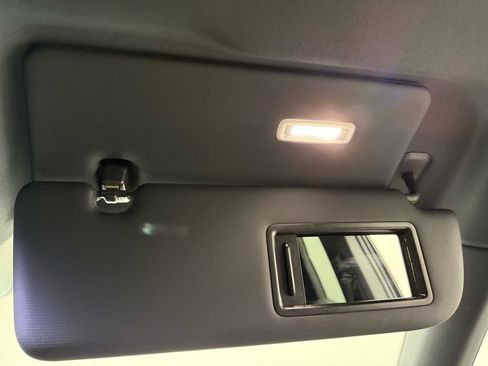 Certified 2025 Porsche Cayenne AWD/4WD image 35