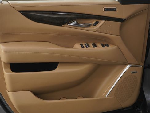 Used 2019 Cadillac Escalade Platinum AWD/4WD image 25