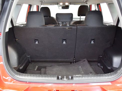 Used 2025 Kia Soul LX w/ LX Technology Package image 8