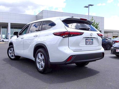 Certified 2025 Toyota Highlander LE AWD/4WD image 7
