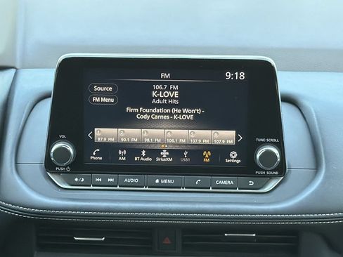 Used 2023 Nissan Rogue SV w/ SV Premium B Package FWD image 3