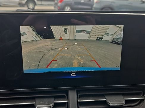 Used 2024 Chevrolet Trax RS w/ Sunroof Package image 17