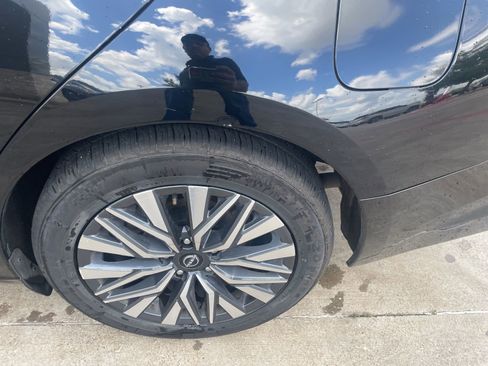 Used 2024 Nissan Altima 2.5 SV image 16