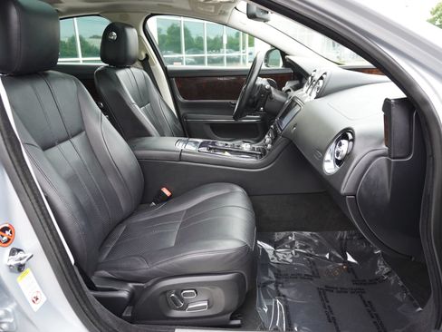 Used 2011 Jaguar XJ RWD image 12