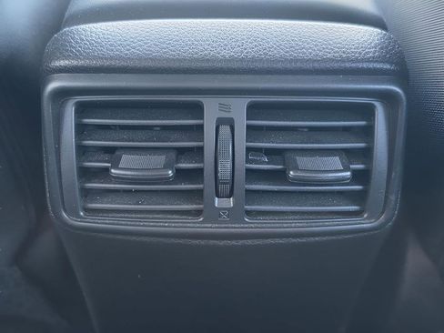 Used 2020 Nissan Rogue Sport SV image 21