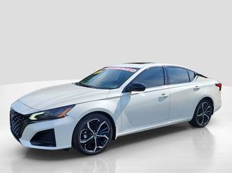 Used 2023 Nissan Altima 2.5 SR w/ SR Premium Package image 1