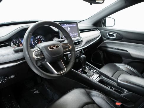 Used 2023 Jeep Compass Latitude image 4