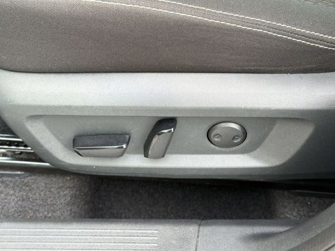 Used 2025 Nissan Rogue SV AWD/4WD image 14