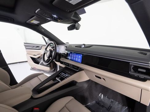 New 2025 Porsche Macan 4S Electric image 14