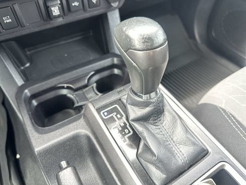 Used 2021 Toyota Tacoma TRD Sport AWD/4WD image 29