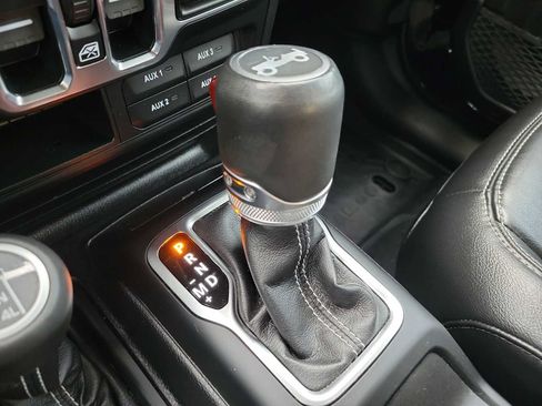 Used 2019 Jeep Wrangler Unlimited Sahara AWD/4WD image 21