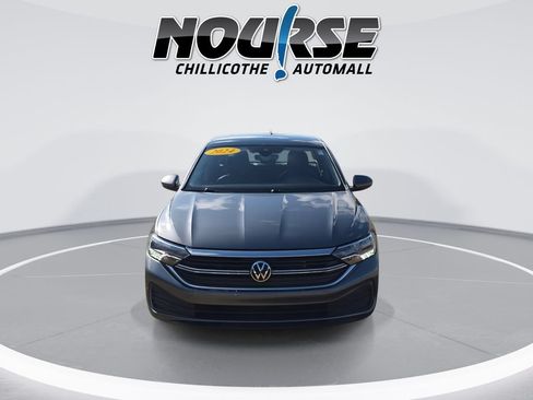 Used 2024 Volkswagen Jetta SE FWD image 3
