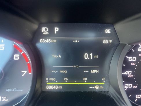 Used 2018 Alfa Romeo Giulia AWD image 14