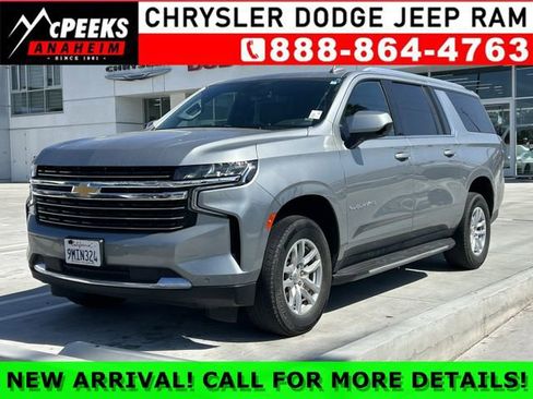 Used 2024 Chevrolet Suburban LT RWD image 1