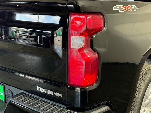 Used 2022 Chevrolet Silverado 1500 Custom image 32