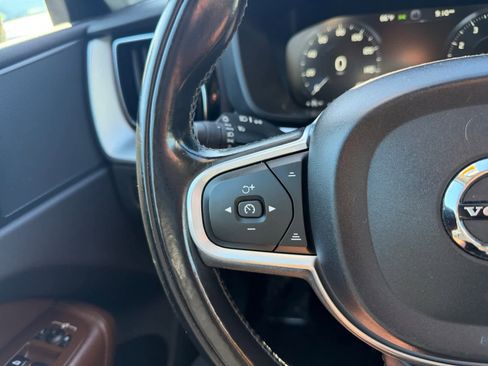 Used 2018 Volvo XC60 T5 Momentum w/ Vision Package AWD/4WD image 27