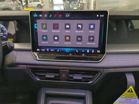 New 2026 Volkswagen Tiguan SE AWD/4WD image 30