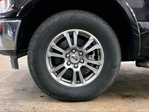 Used 2020 Ford F150 Lariat w/ FX4 Off-Road Package image 12
