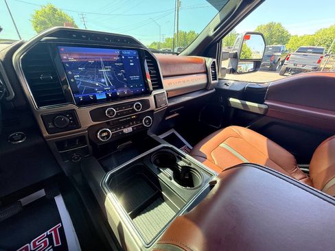 Used 2022 Ford F250 Platinum w/ FX4 Off-Road Package image 29