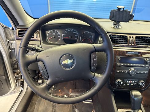 Used 2013 Chevrolet Impala LTZ FWD image 14